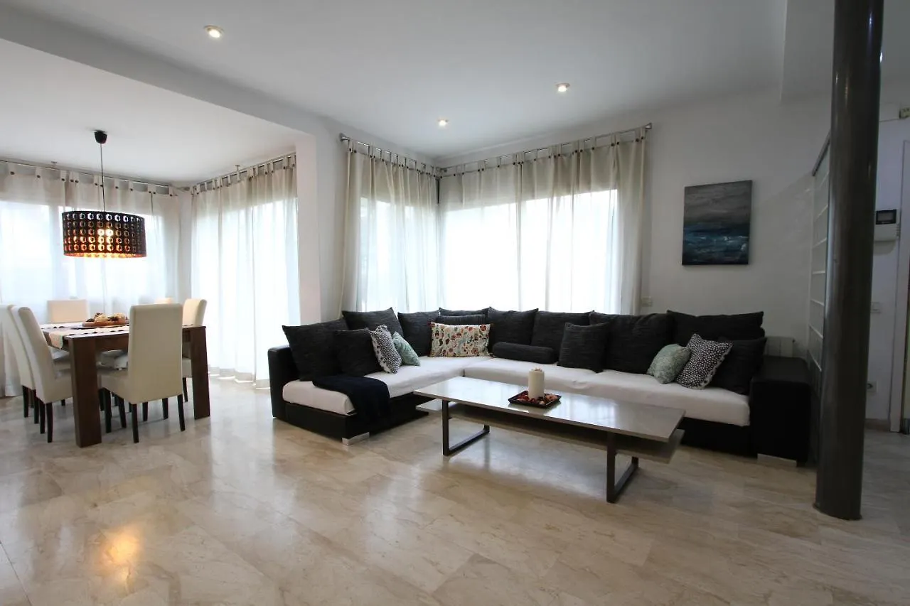 Beach House Castelldefels 0*,